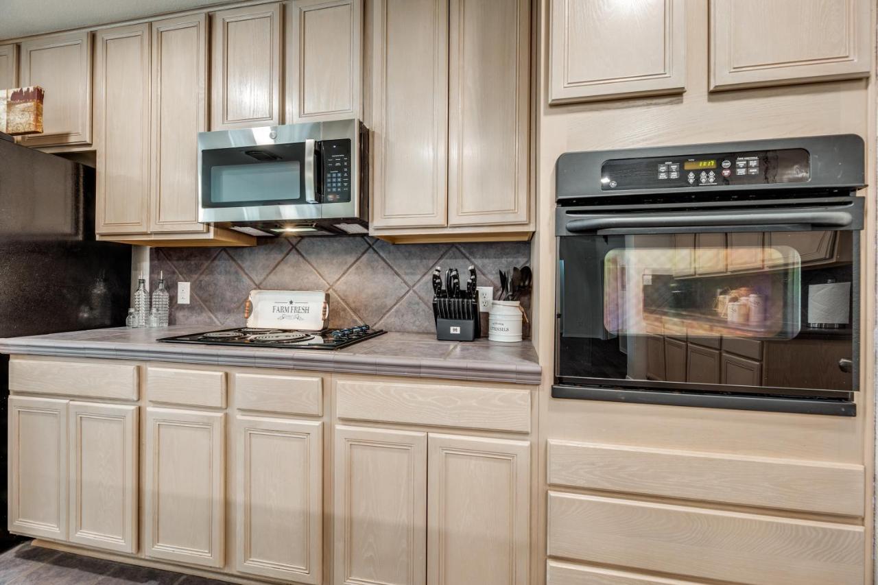 Spacious 5 Bdrm Home Mins To Wineries With Private Pool And Hot Tub! Johnson City Exterior foto