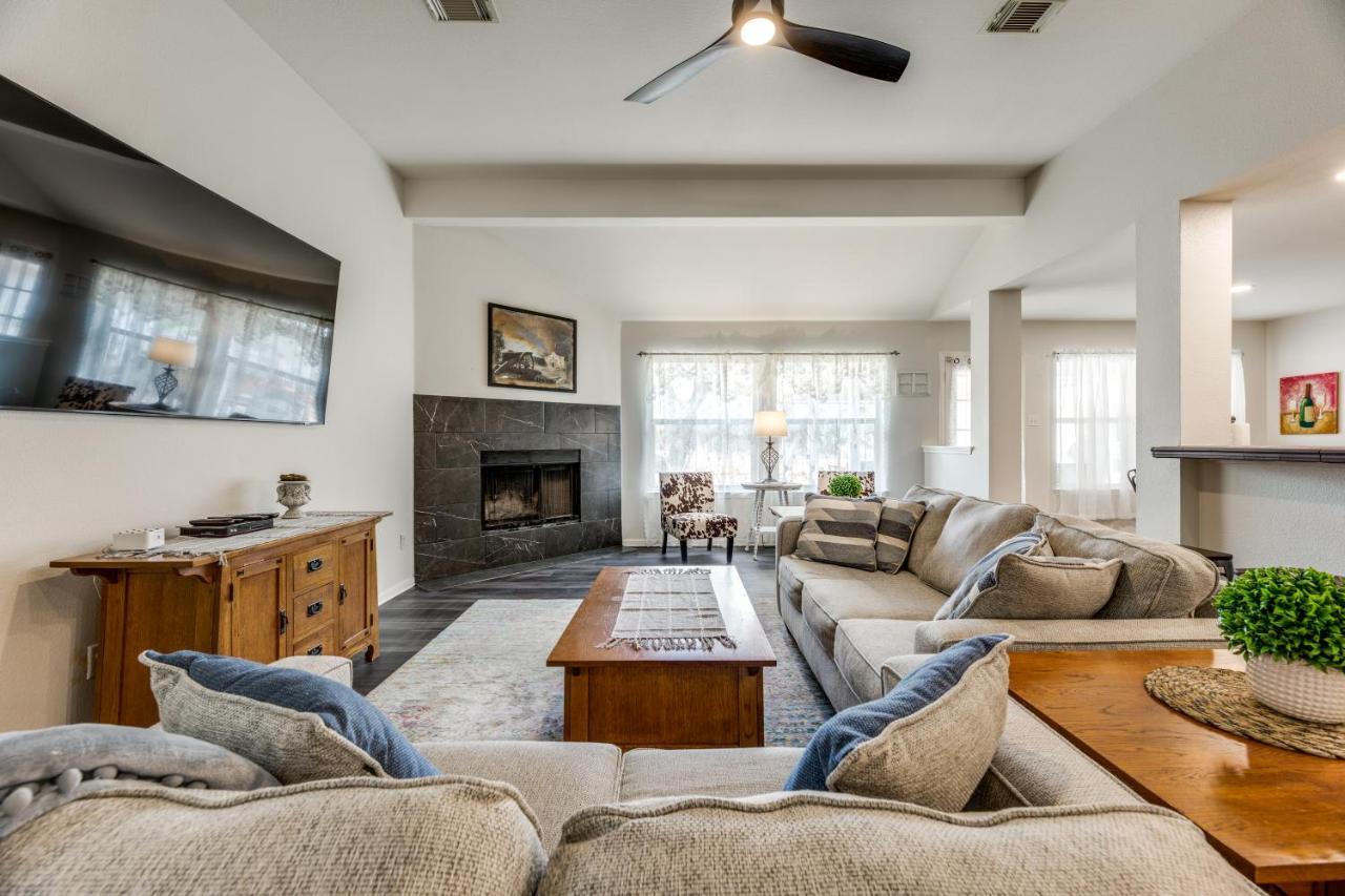 Spacious 5 Bdrm Home Mins To Wineries With Private Pool And Hot Tub! Johnson City Exterior foto